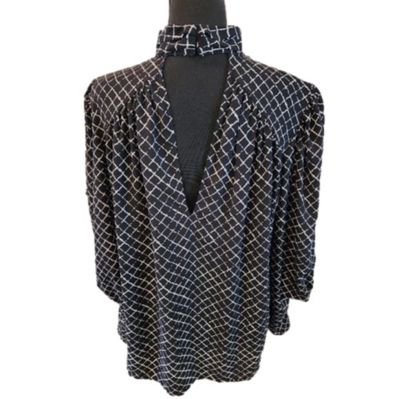 Womens Express Black And White Long Sleeve Geometric Print Mock Neck Blouse LRG - Picture 4 of 4